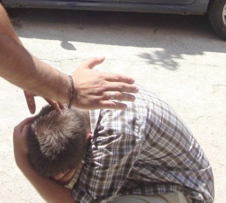 Distracţie cu scrumiere sparte, mese rupte şi spitalizări, la Moviliţa
